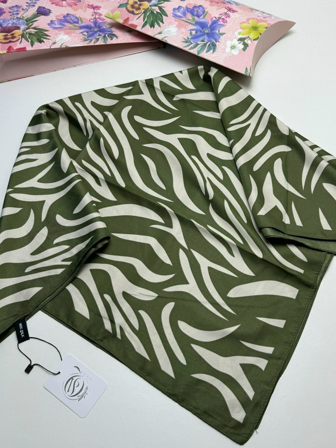 шелковые платки,атласный платок,платки женские,платок из натурального шелка,платки шарф