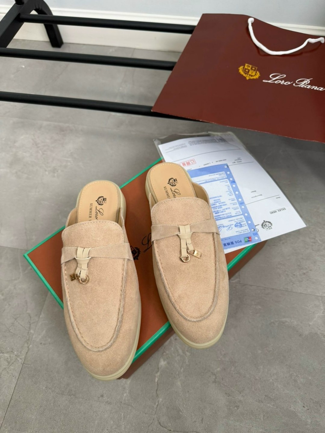 женские замшевые мюли loro piana бежевые,мюли loro piana,,лоферы loro piana,лоферы loro piana женские