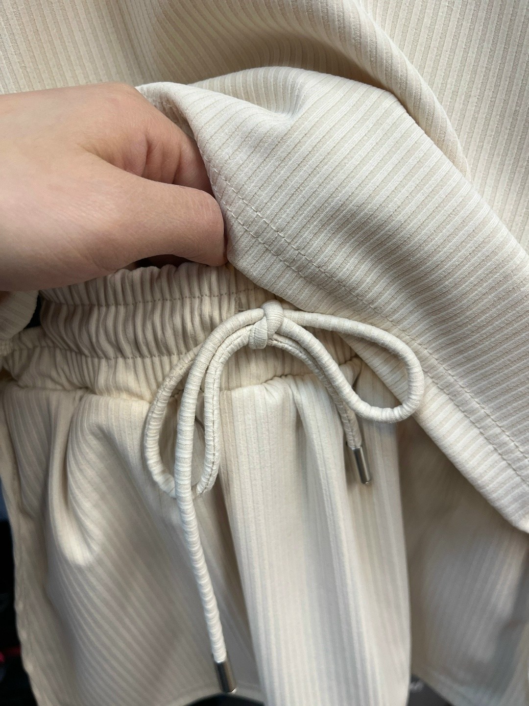 футболки лапша,костюм с юбкой,женский костюм лапша,трикотажные костюмы с юбкой,костюм с брюками