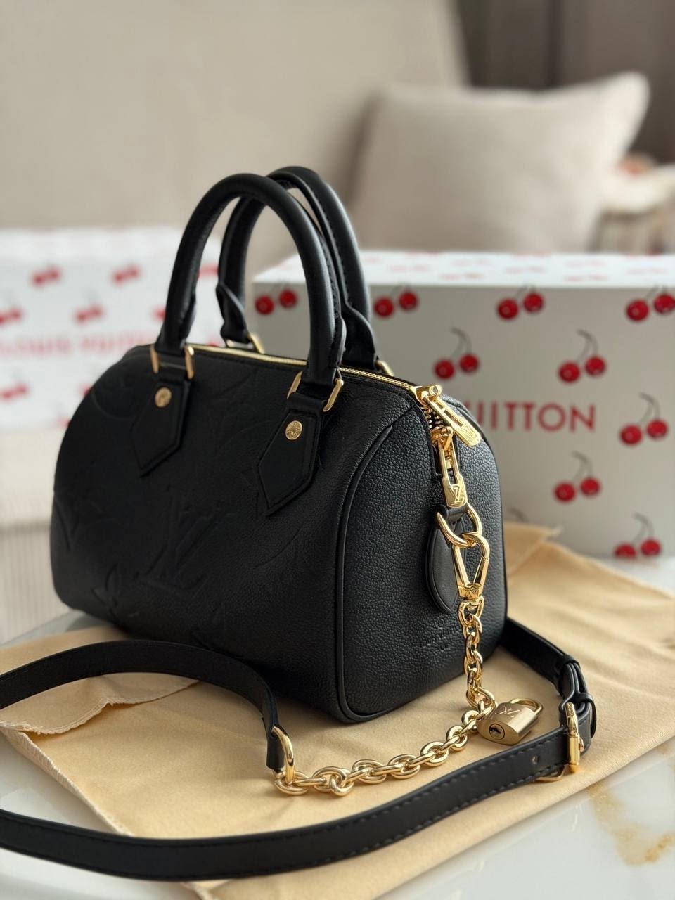 сумка louis vuitton,женская черная сумка louis vuitton alma bb,женская сумка louis vuitton,сумочка кожаная,сумки луи виттон