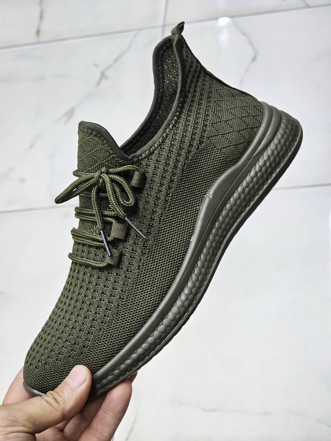 ,спортивная ,мужские кроссовки,дышащие кроссовки,мужская