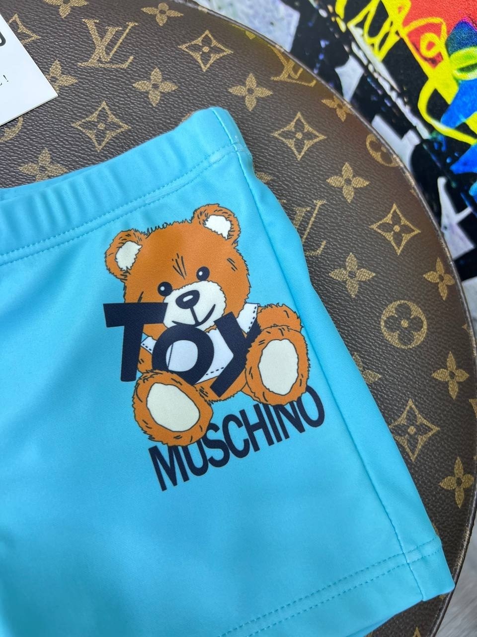 шорты для плавания moschino,пляжные шорты,шорты плавки,плавки шорты с принтом,желтые плавки-шорты с принтом & медвежонок& moschino