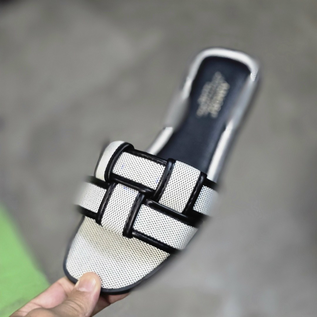 шлепанцы valentino,,шлепки валентино женские,шлепанцы женские,шлепки валентино