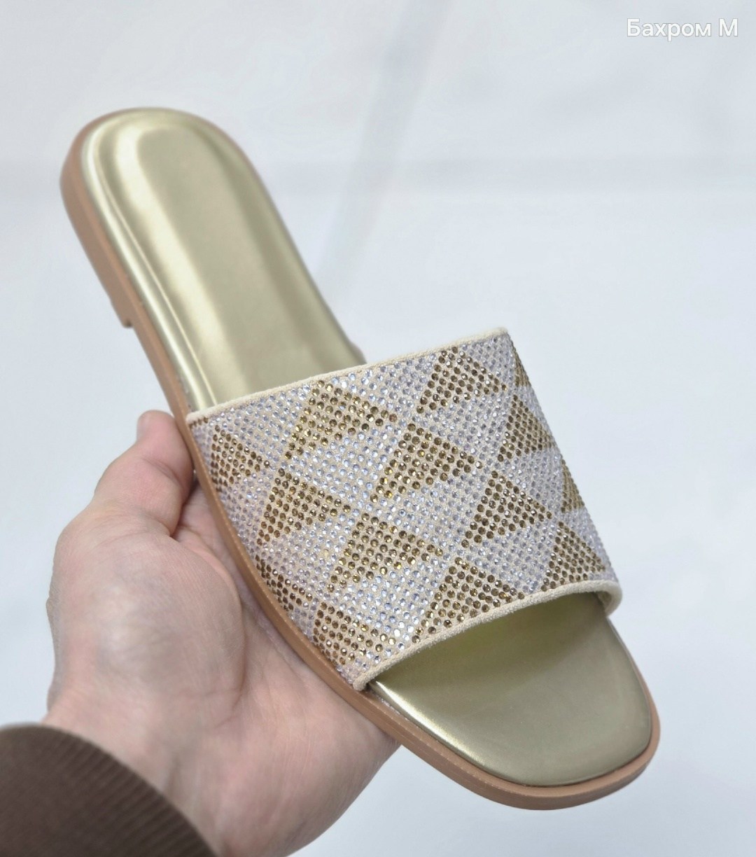 ,шлепанцы женские,шлепанцы модные,модные тапочки,женские тапочки