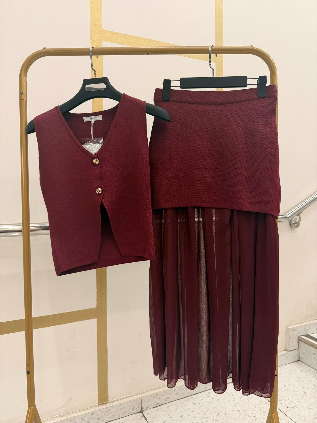 костюм с плиссированной юбкой,вечерний костюм с юбкой,жилет и юбка,женские наряды,женский костюм с плиссированной юбкой