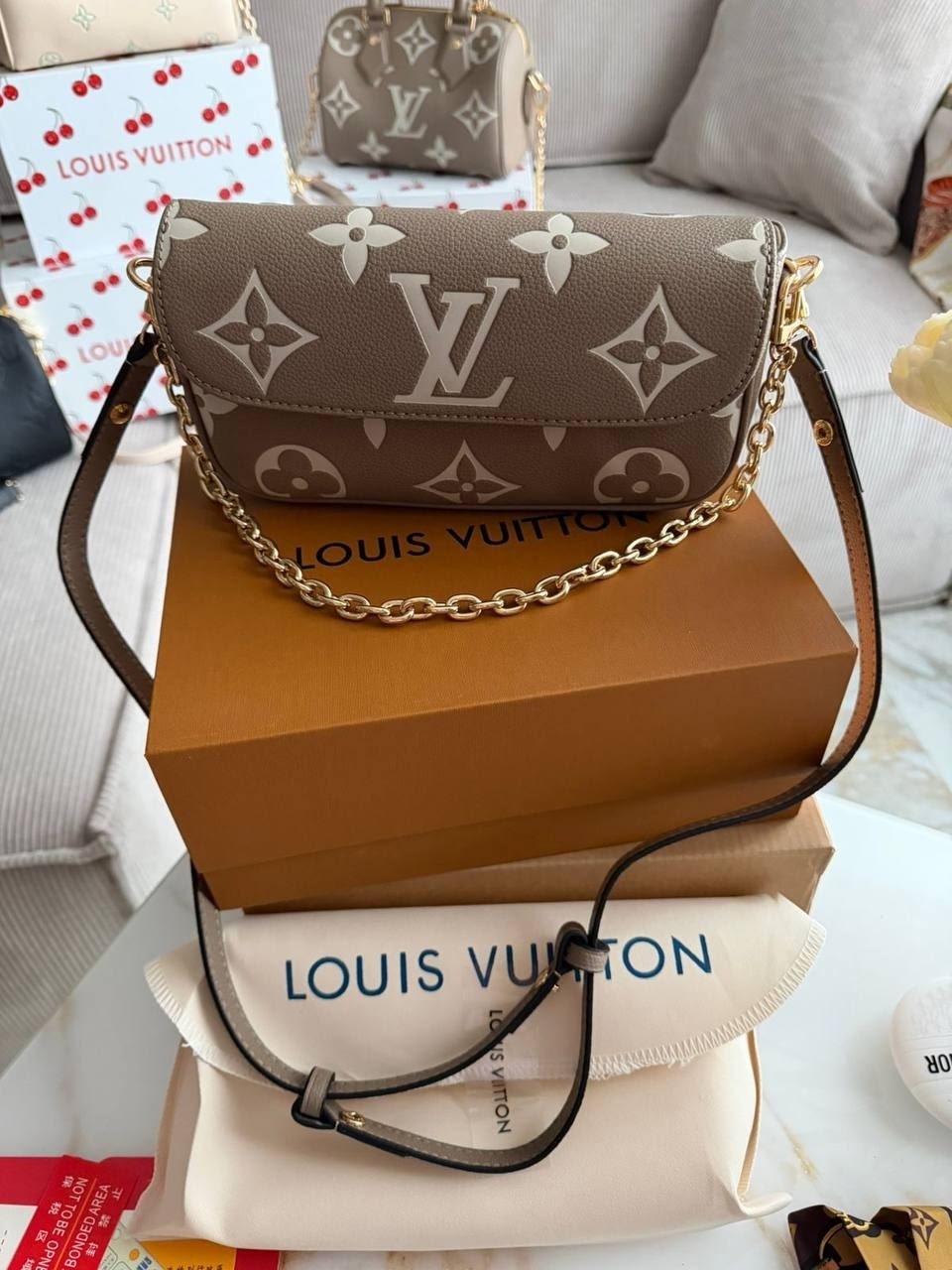сумка louis vuitton,louis vuitton сумка на плечо,louis vuitton bag,женская сумка louis vuitton,сумка через плечо louis vuitton