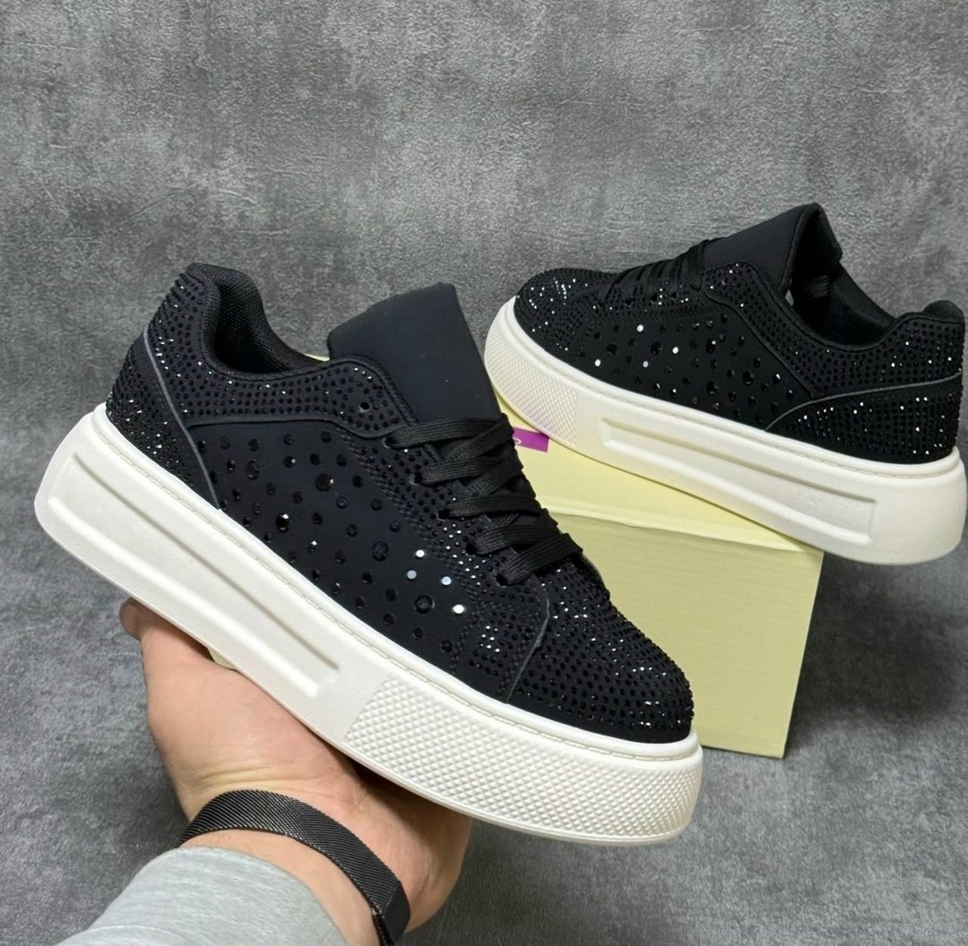 ,кроссовки модные,кроссовки женскиe,замшевые кроссовки,кроссовки со стразами