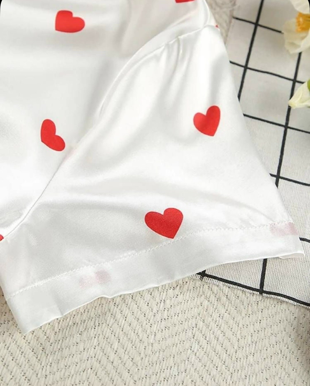атласная пижама с сердечками белая,белая пижама с красными сердечками,пижама с сердечками,пижама сердце,пижама в сердечко женская