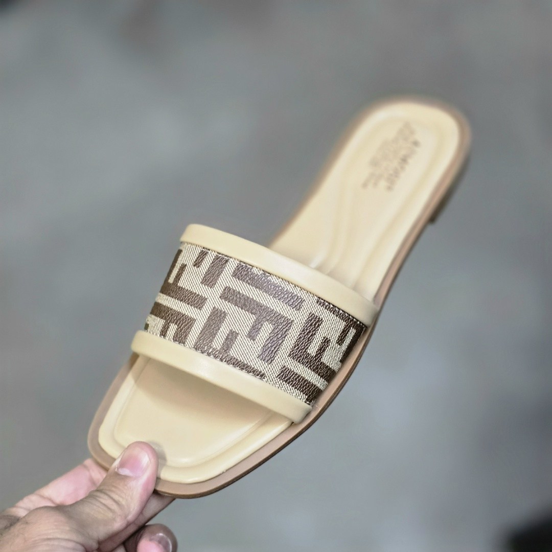 женские шлепанцы,,модные шлепанцы,шлепки фенди женские,босоножки классические