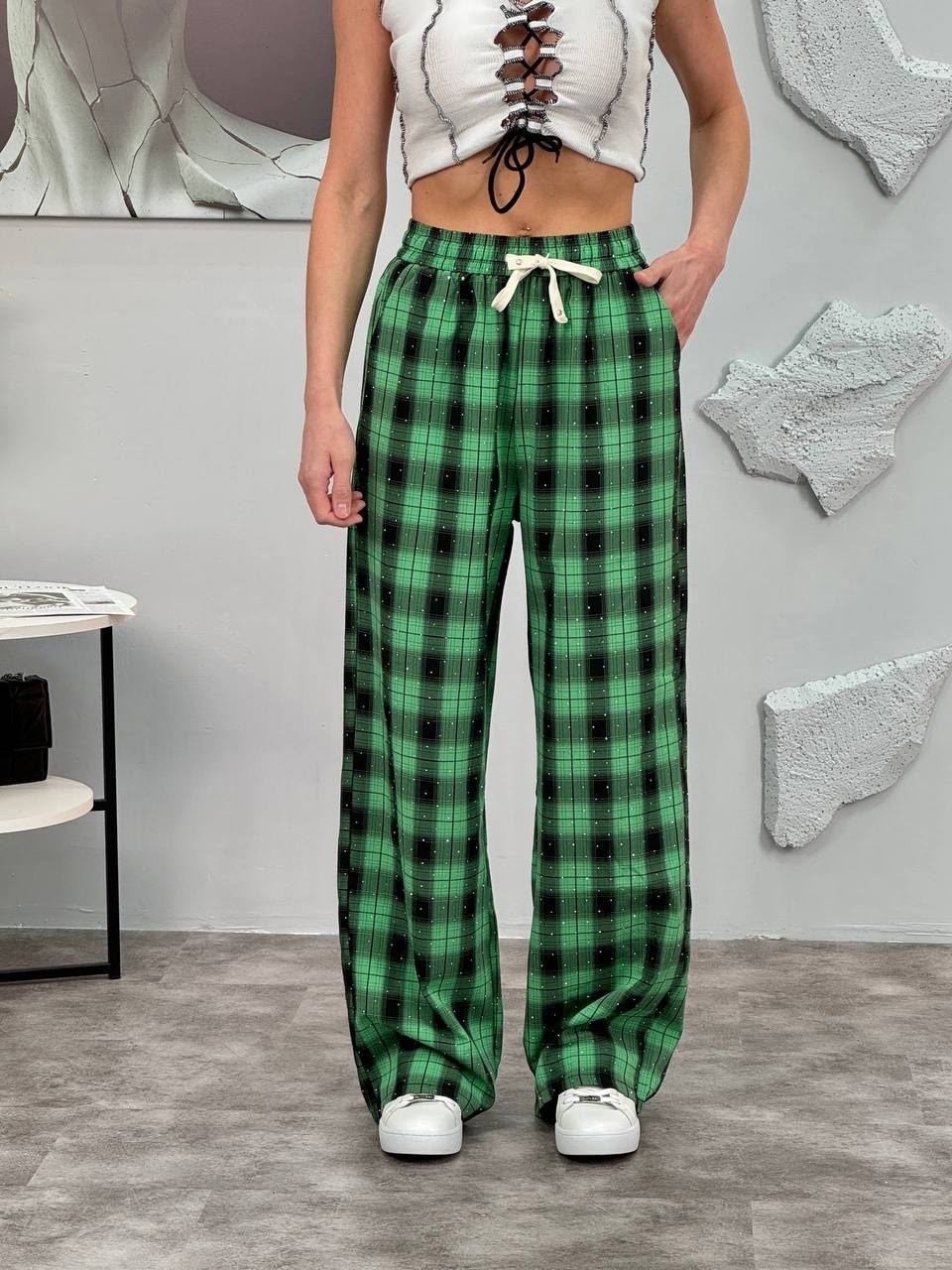 женские брюки в клетку,штаны в клетку,широкие брюки в клетку,брюки в клетку,клетчатые брюки женские широкие