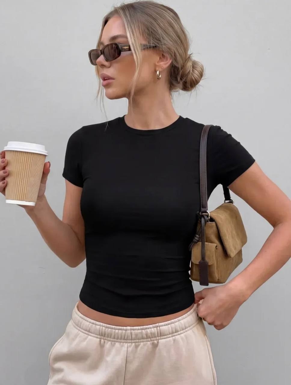 красивые девушки в розовых футболках,футболки женская,футболка розовая женская,кроп-топ bellet облегающий розовый,кроп топ женский