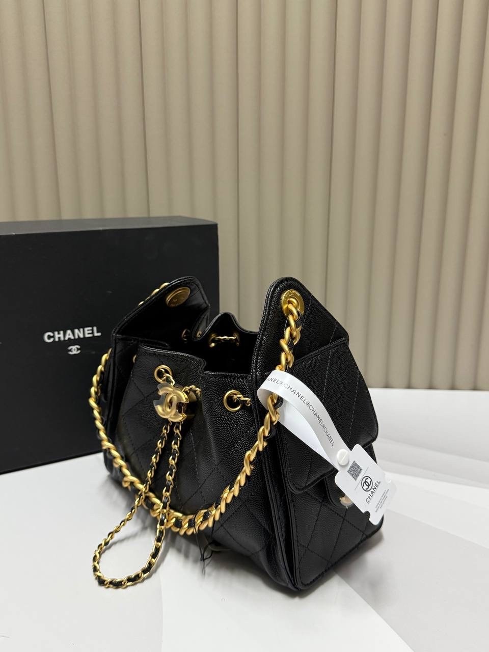 сумка женская шанель стеганая ковша цепь chanel,сумка chanel,chanel белая кожаная сумка через плечо для женщин,белая кожаная сумка chanel 25 small,chanel белая кожаная сумка через плечо