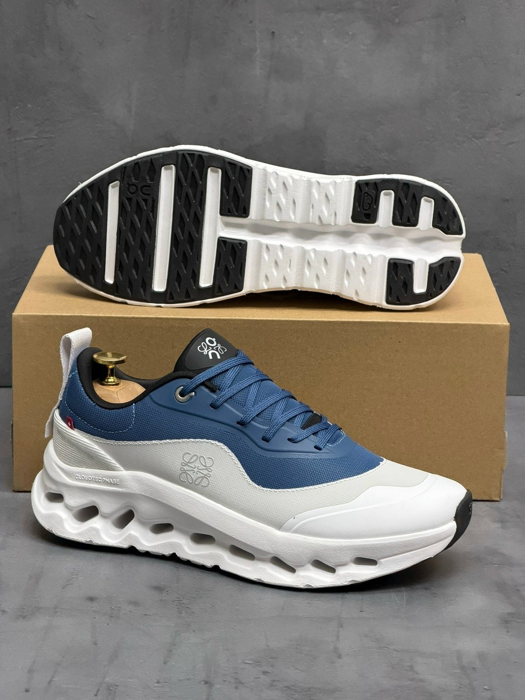 кроссовки cloudtilt 2 blue/white из коллаборации с loewe on running,кроссовки,loewe кроссовки,женские кроссовки,кроссовки cloudtilt 2 tan white gum из коллаборации с loewe on running