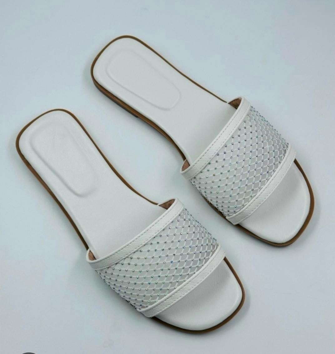 ,модные тапочки,женские шлепанцы,женские тапки,шлепки боттега венета белые