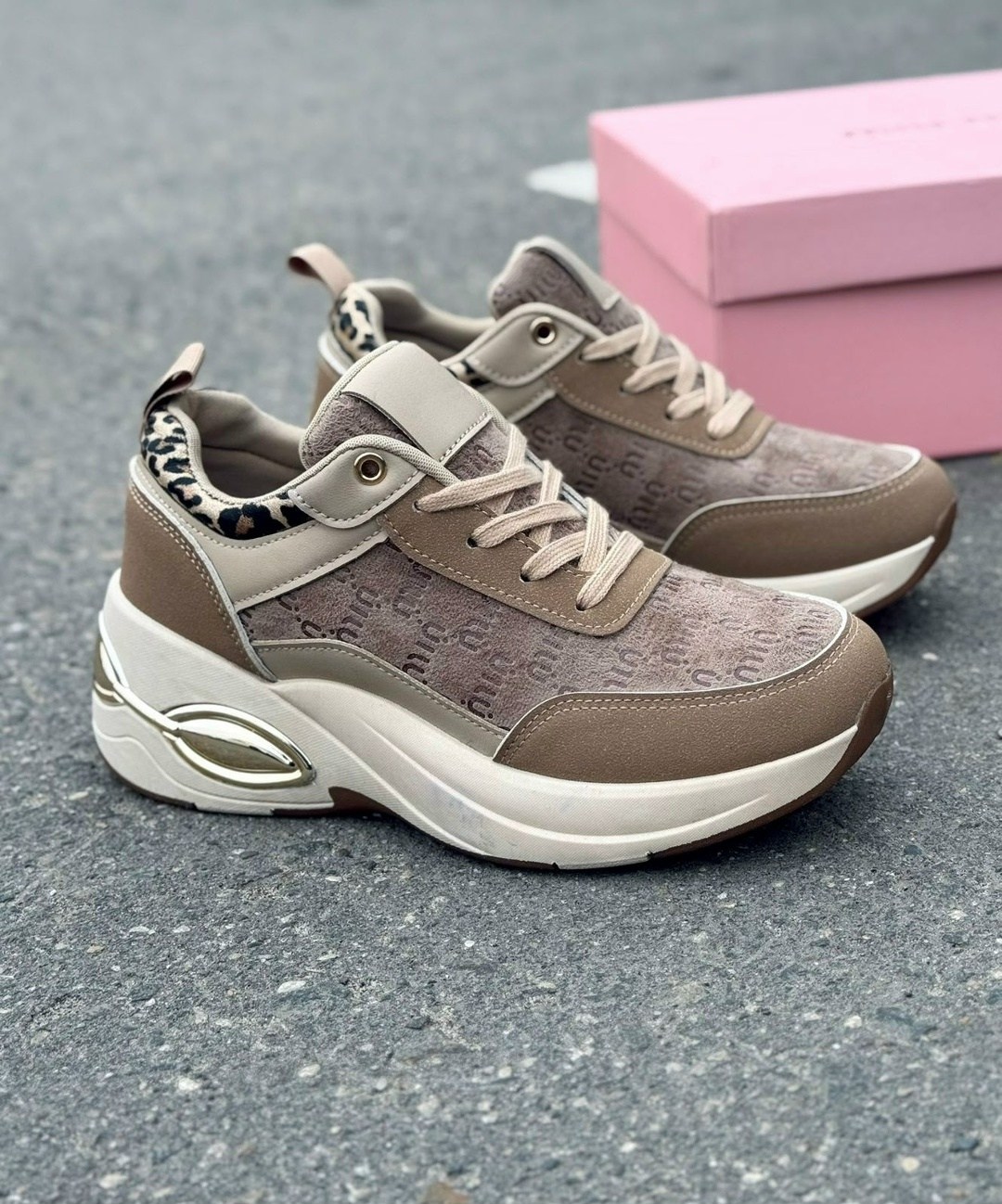 ,кроссовки женскиe,бежевые кроссовки,женская ,кроссовки модные