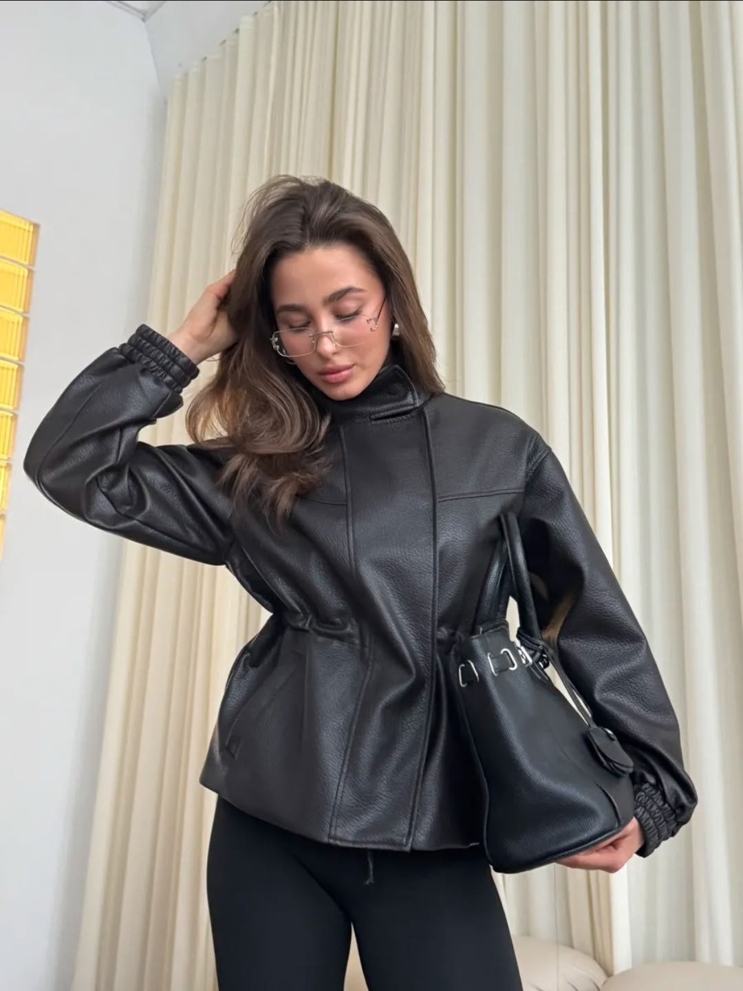 кожаная куртка,куртка кожаная женская,модные кожаные куртки,женская куртка из искусственной кожи,куртка бомбер