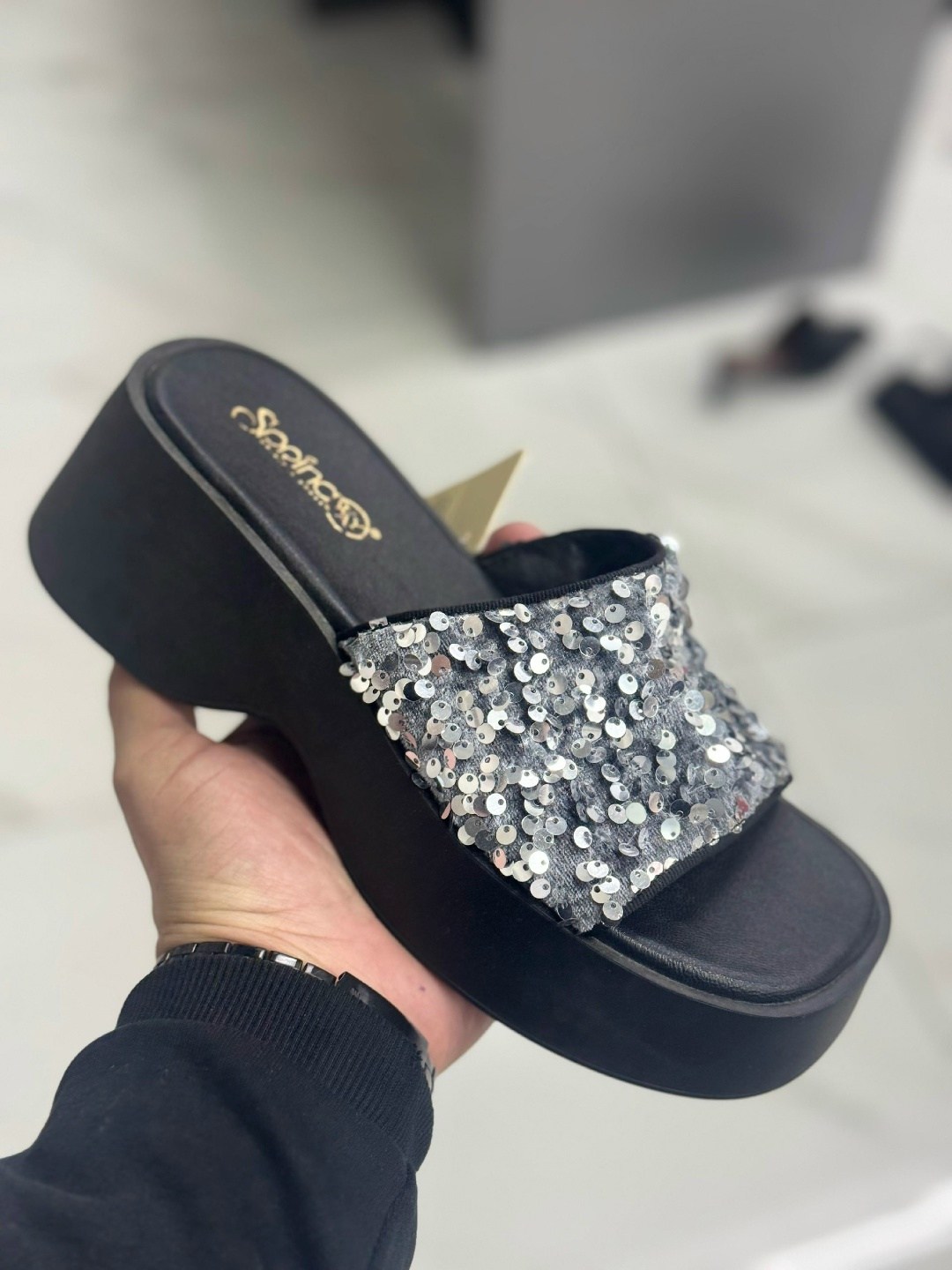 шлепанцы женские,,модные шлепки,модные шлепанцы,босоножки шлепанцы