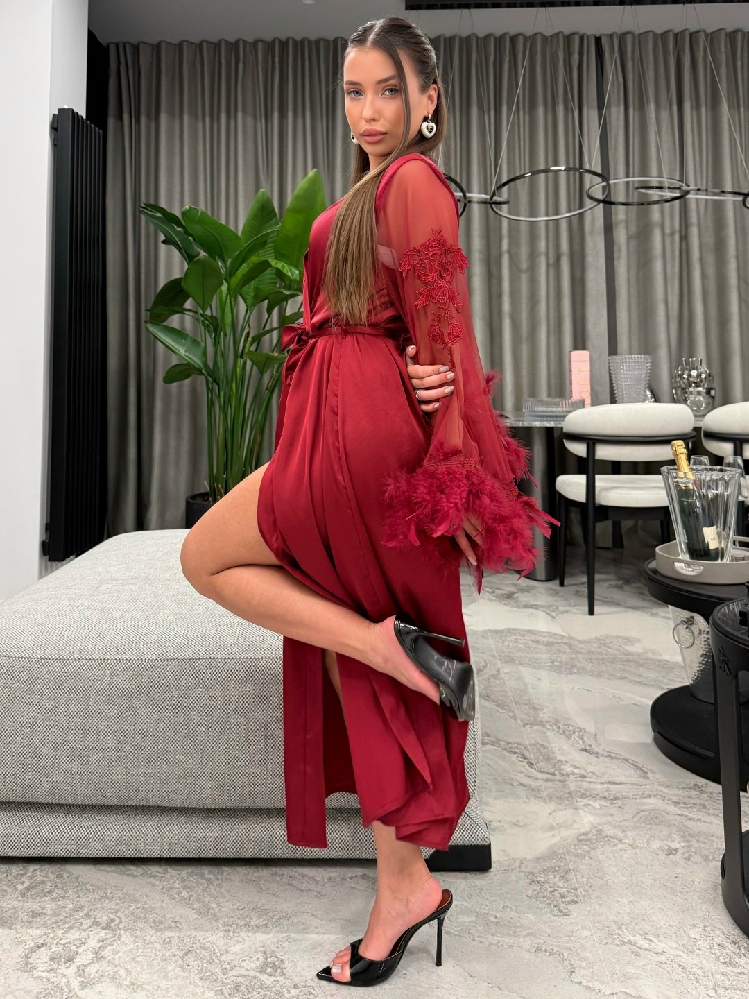 халат с перьями,халат женский шелковый,длинный халат с перьями,шелковый халат,халат женский