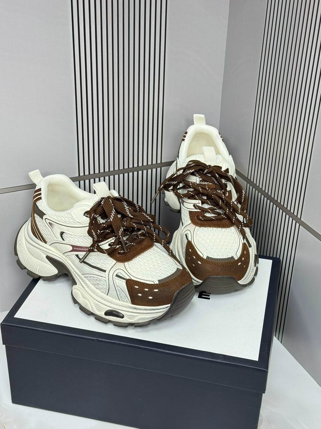 ,женские кроссовки,кроссовки женские balenciaga,кроссовки модные,спортивная