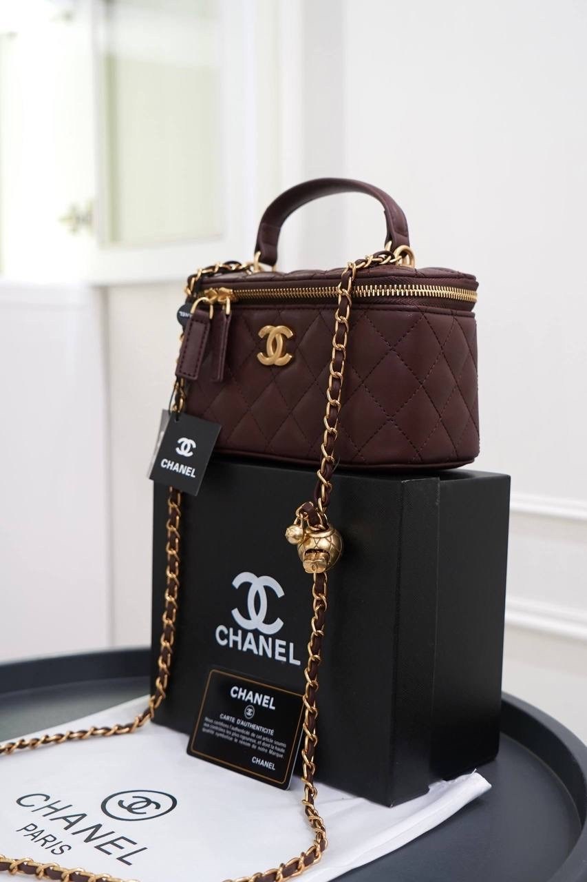 сумка chanel с зеркальным белым цветом,сумка женская chanel,сумка chanel,косметичка chanel,косметичка шанель белая