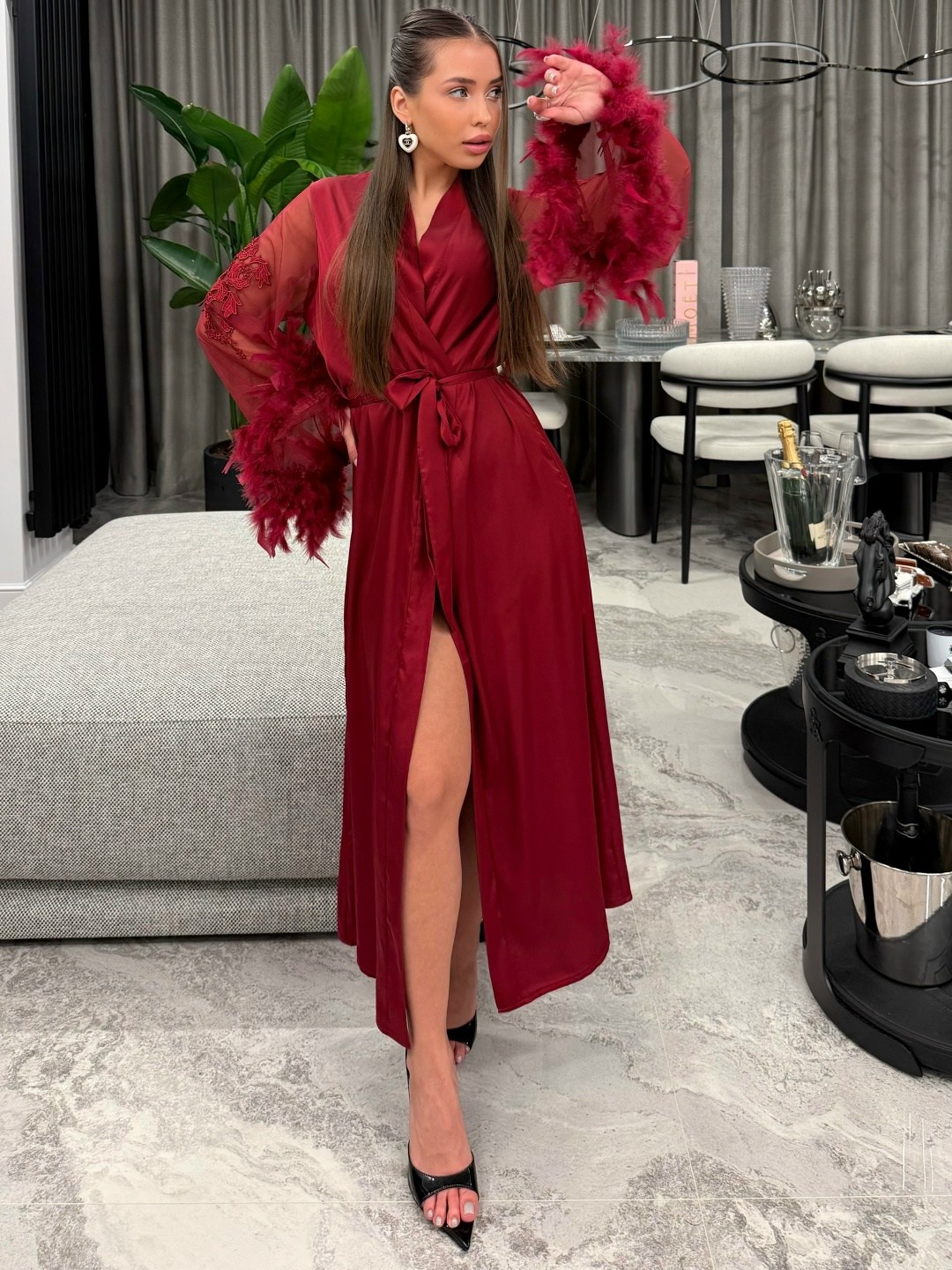 халат с перьями,халат женский шелковый,длинный халат с перьями,шелковый халат,халат женский