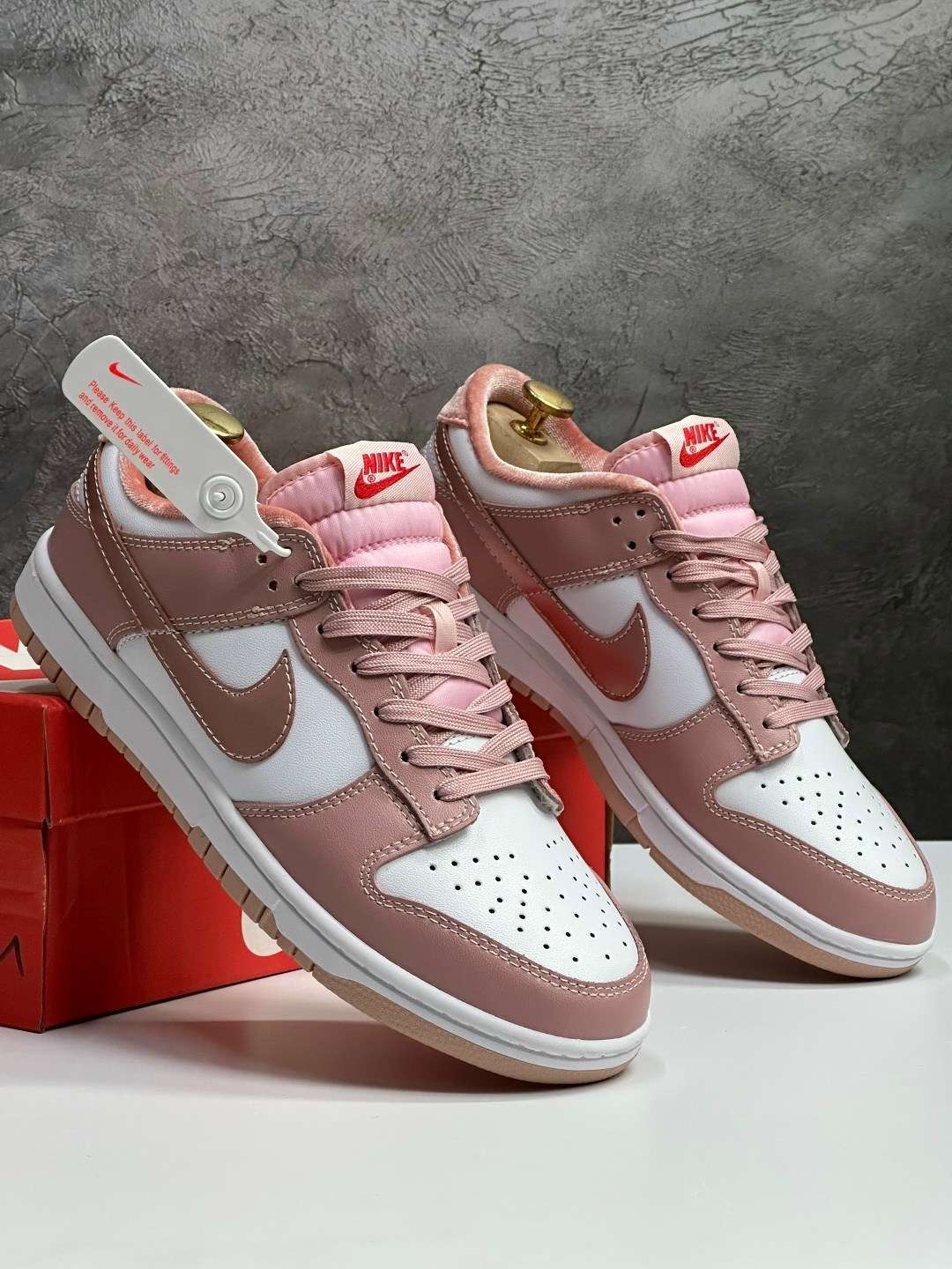 nike dunks low pink,nike dunk low pink velvet gs,nike dunk pink velvet,найк данк лоу пинк вельвет,кроссовки