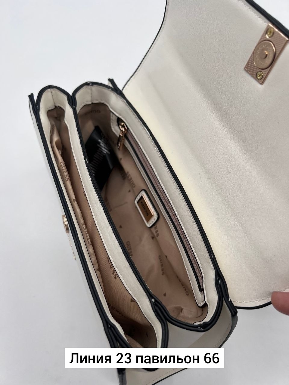 женская сумка guess,сумка guess,guess сумка на плечо,guess сумка на плечо кросс-боди,женская сумка от бренда guess