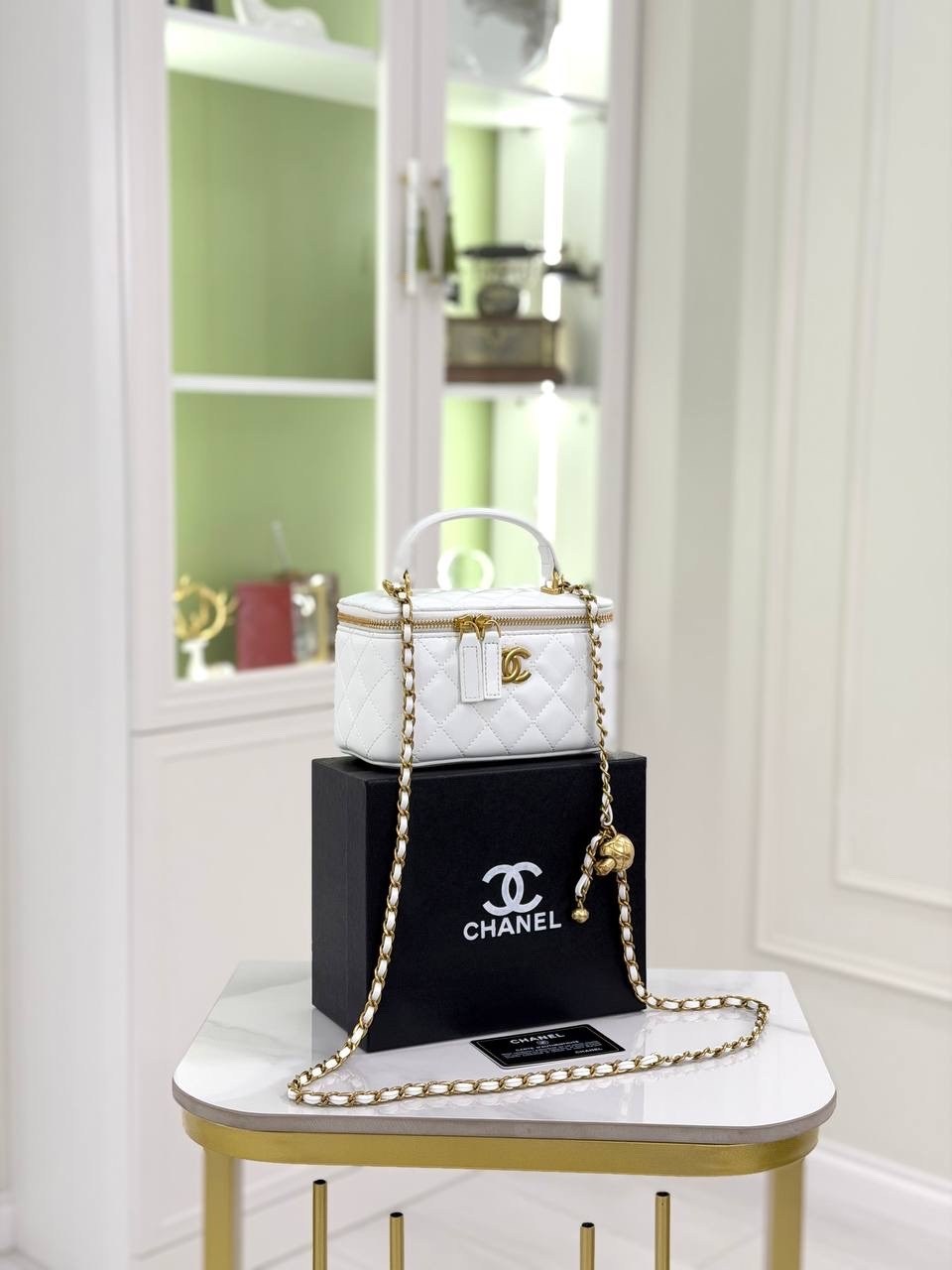 сумка chanel с зеркальным белым цветом,сумка женская chanel,сумка chanel,косметичка chanel,косметичка шанель белая