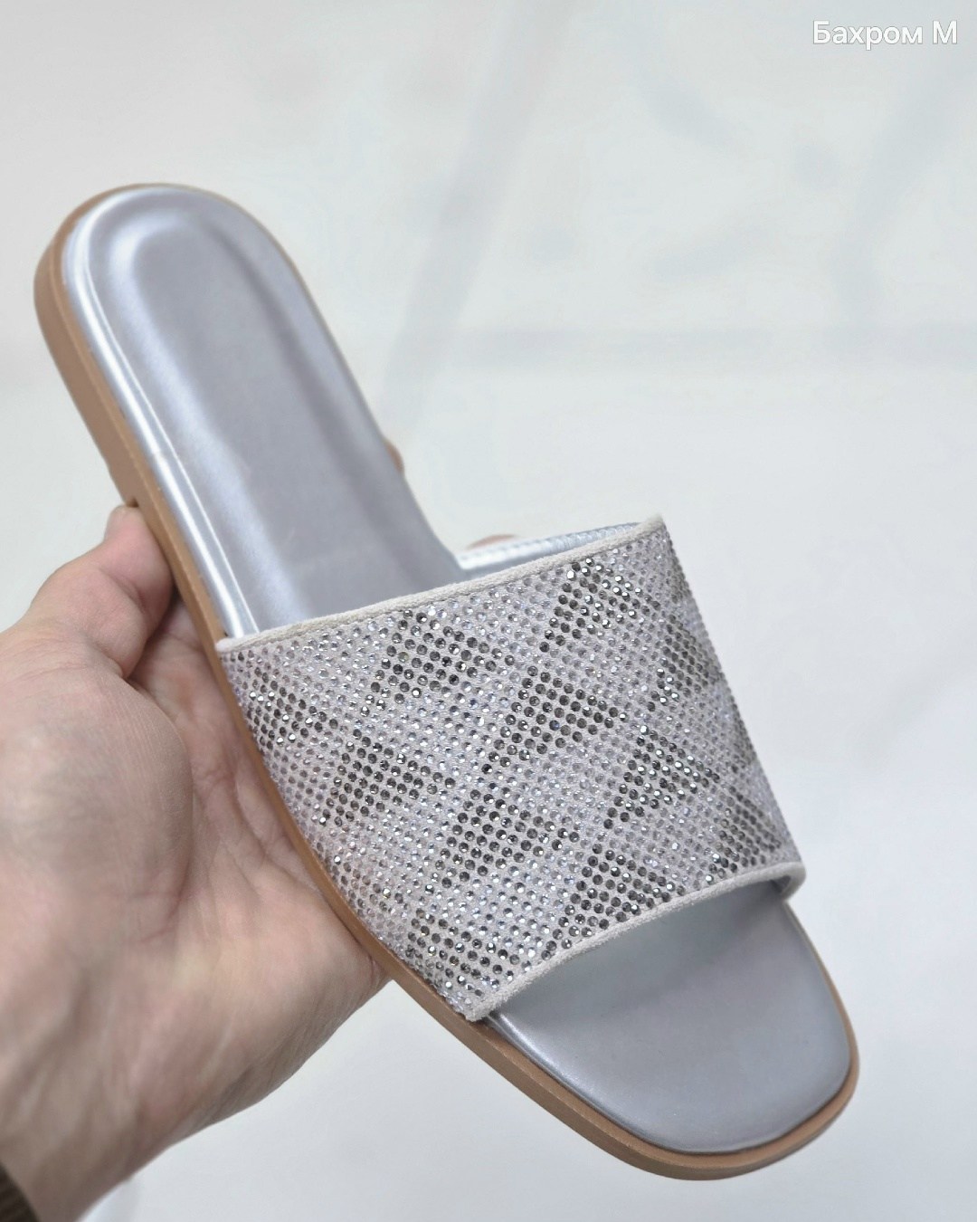 ,шлепанцы женские,шлепанцы модные,модные тапочки,женские тапочки
