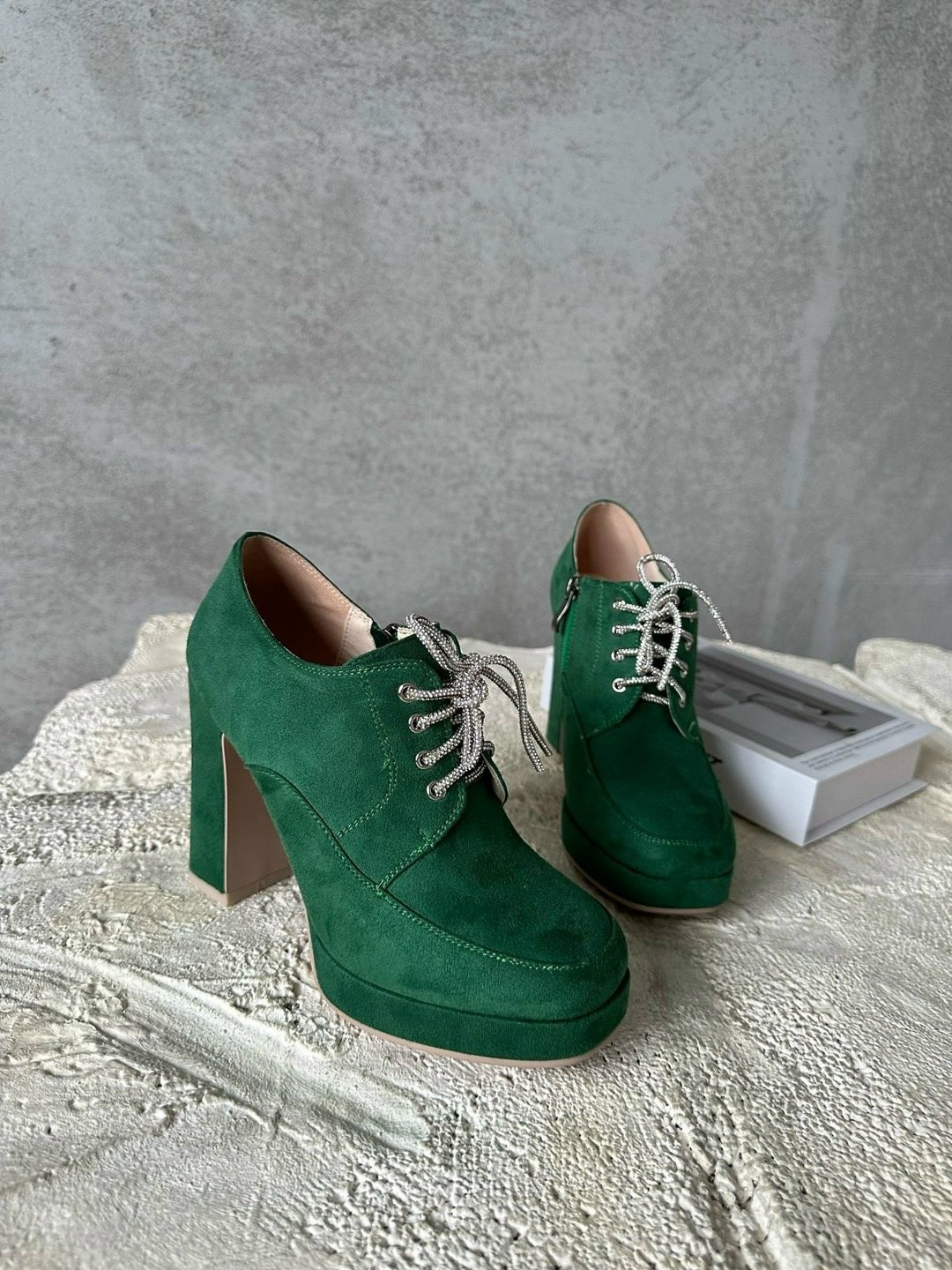 ,зеленые ботильоны,платформа ,обуви,зеленые туфли на низком каблуке