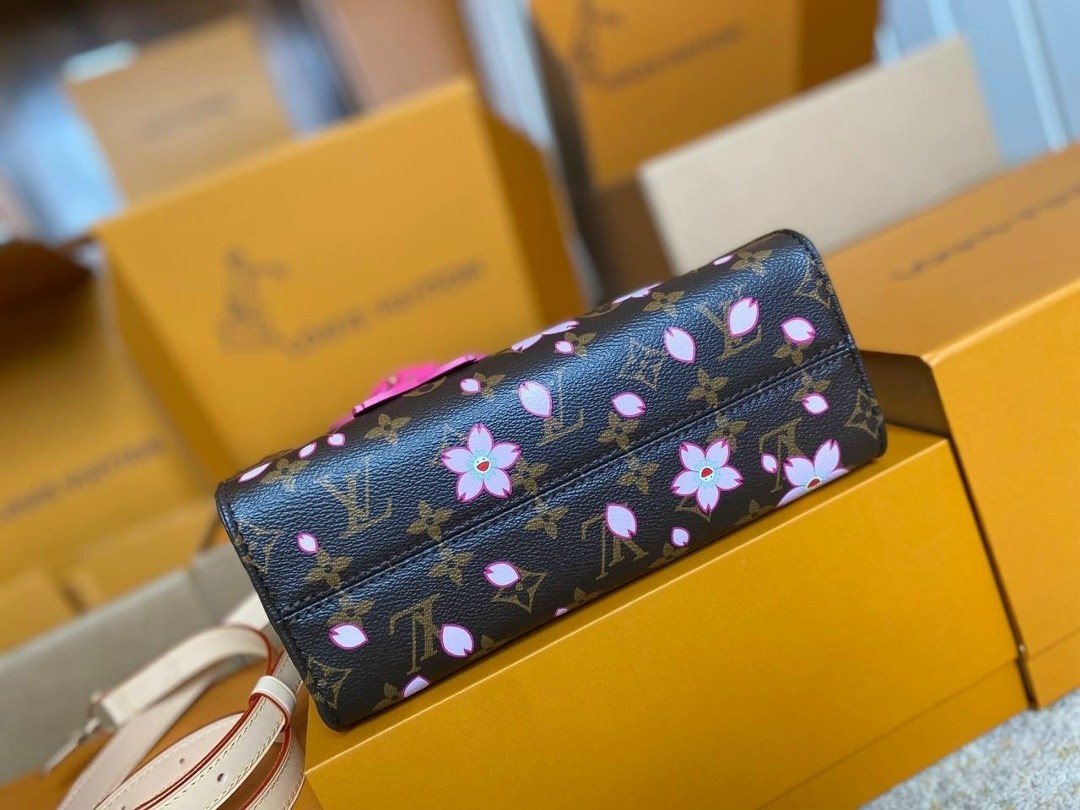 cумка louis vuitton,louis vuitton женская сумка,louis vuitton сумка на плечо,сумка луи виттон с сакурой,сумки луи виттон