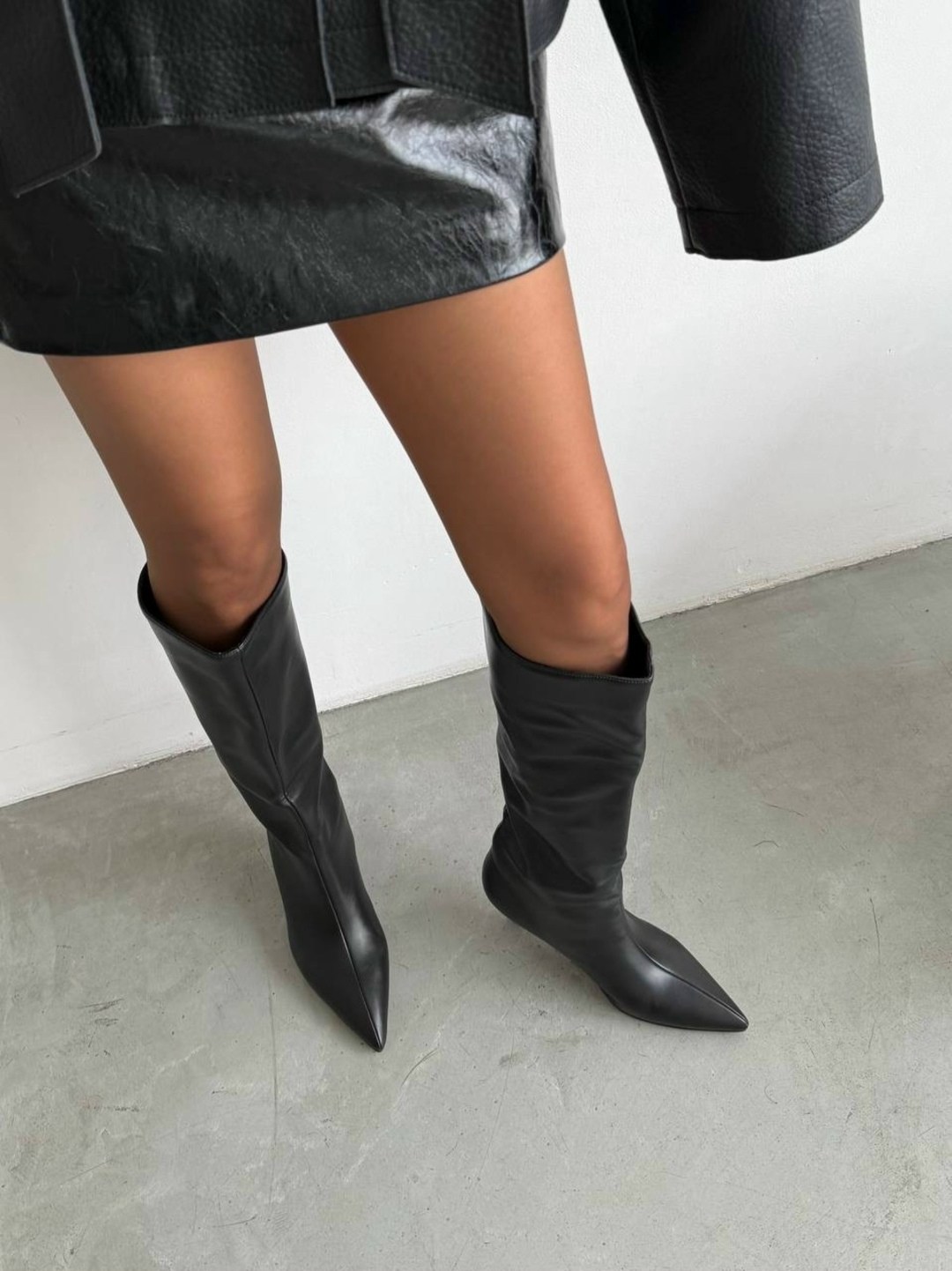 сапоги на каблуке,сапоги кожаные на шпильке демисезонные teetspace цвет черный,сапоги трубы,сапоги кожаные на шпильке демисезонные teetspace,женские сапоги