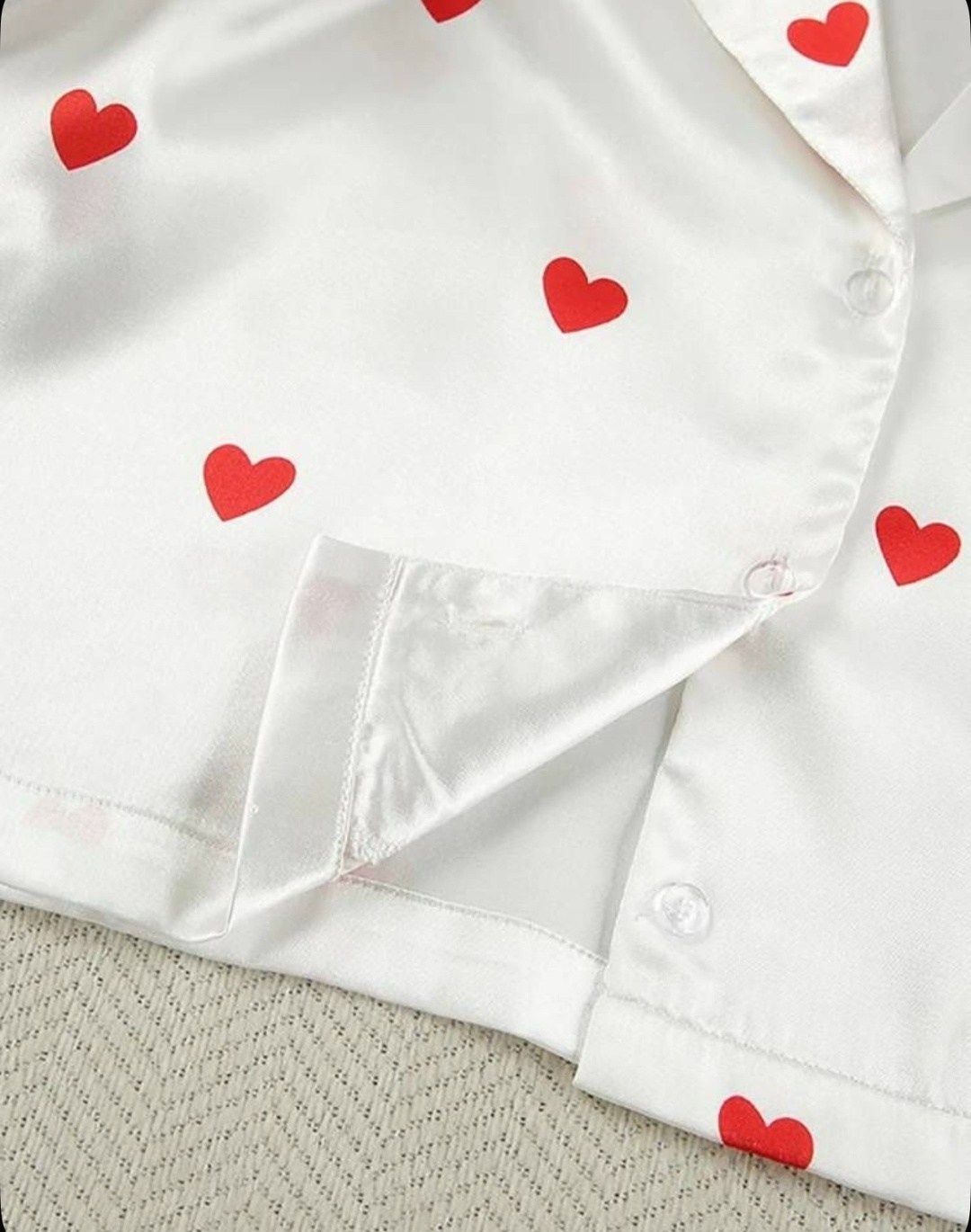 атласная пижама с сердечками белая,белая пижама с красными сердечками,пижама с сердечками,пижама сердце,пижама в сердечко женская