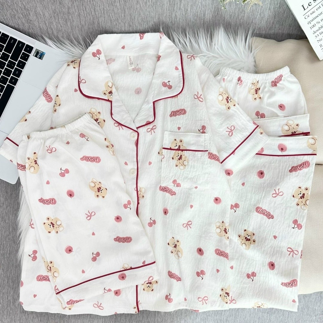 женская пижама с клубничным принтом,пижама женская,женский пижамный комплект,комплект пижама,комплект женских пижам вишневый принт