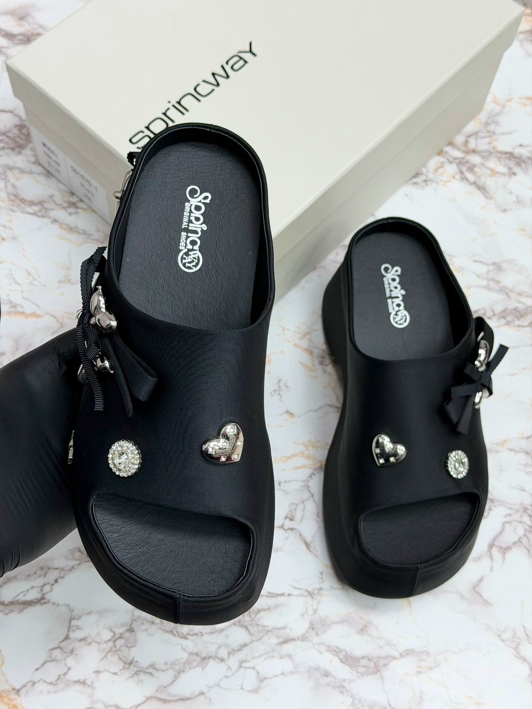 ,женские сандалии,шлепки женские,модные шлепанцы,женская