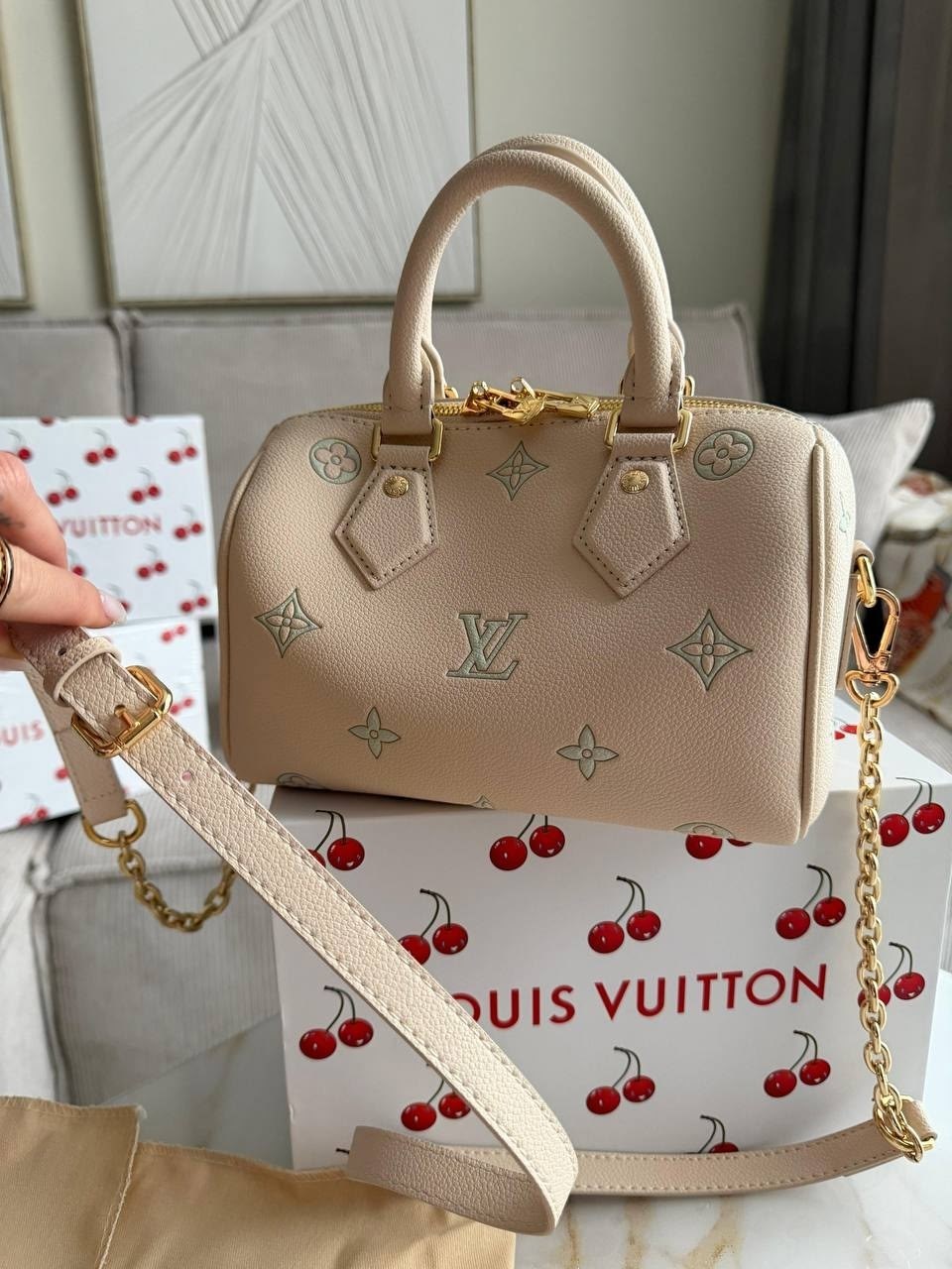сумка louis vuitton,женская черная сумка louis vuitton alma bb,женская сумка louis vuitton,сумочка кожаная,сумки луи виттон