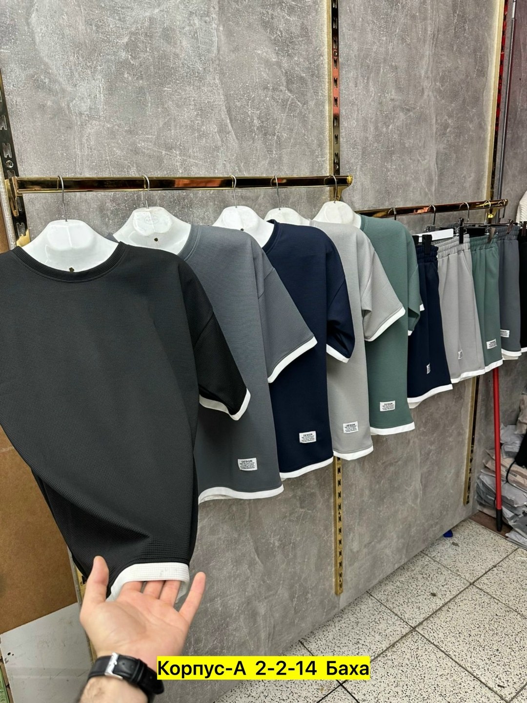 мужской спортивный костюм с шортами и футболкой,спортивный костюм шорты футболка,костюм спортивный мужской,костюм спортивный летний с футболкой и шортами,костюм мужской спортивный с шортами