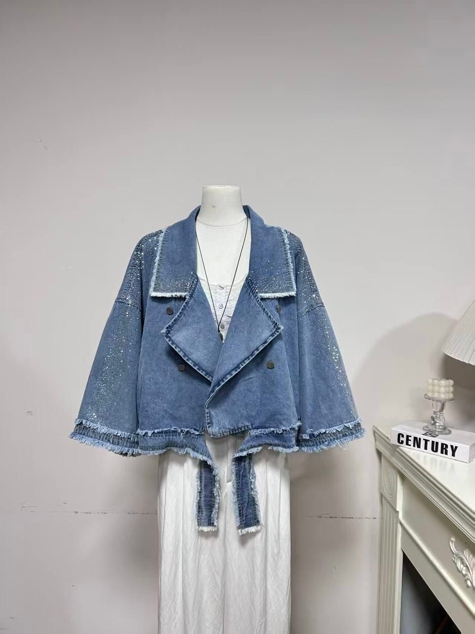 женские джинсовые куртки,джинсовая куртка,модные джинсовые куртки,куртка женская джинсовая оверсайз,женская джинсовая куртка с бахромой