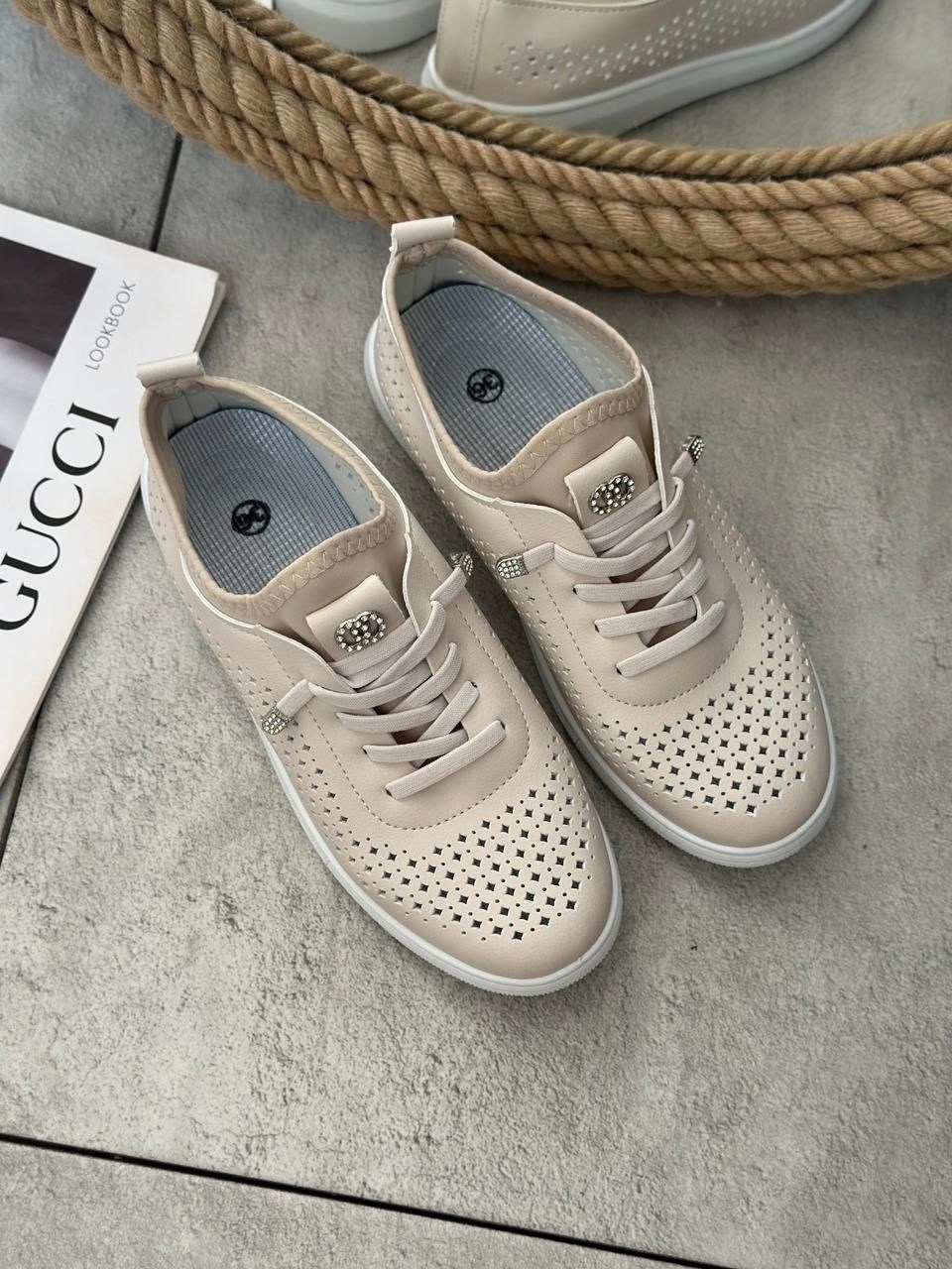 кеды женски,кроссовки женские с перфорацией,кожаные женские кроссовки с перфорацией,кроссовки с перфорацией,кроссовки женскиe