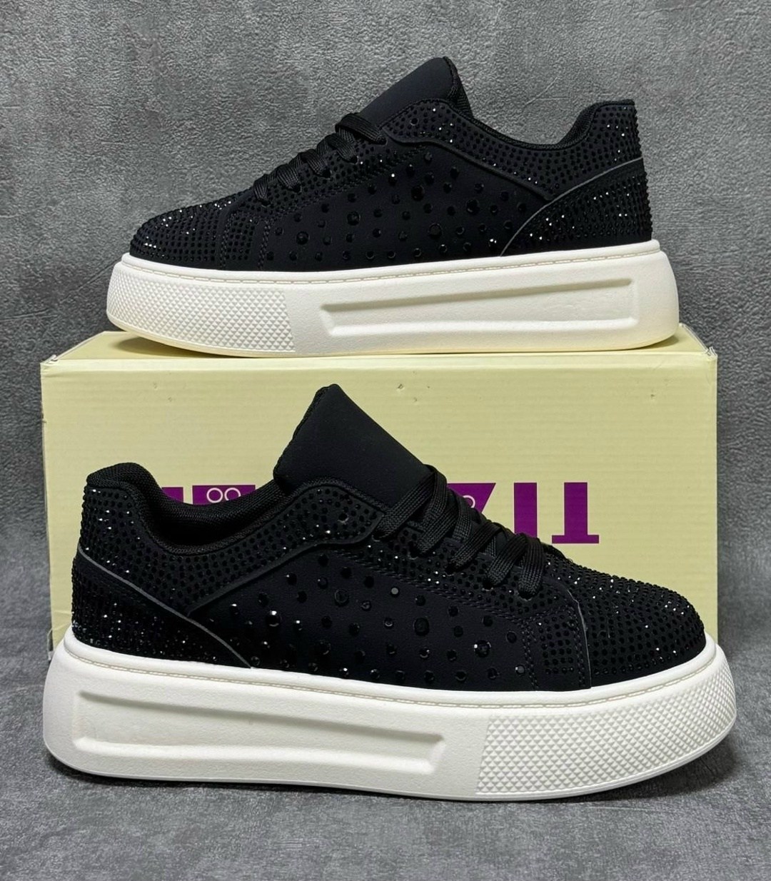 ,кроссовки модные,кроссовки женскиe,замшевые кроссовки,кроссовки со стразами