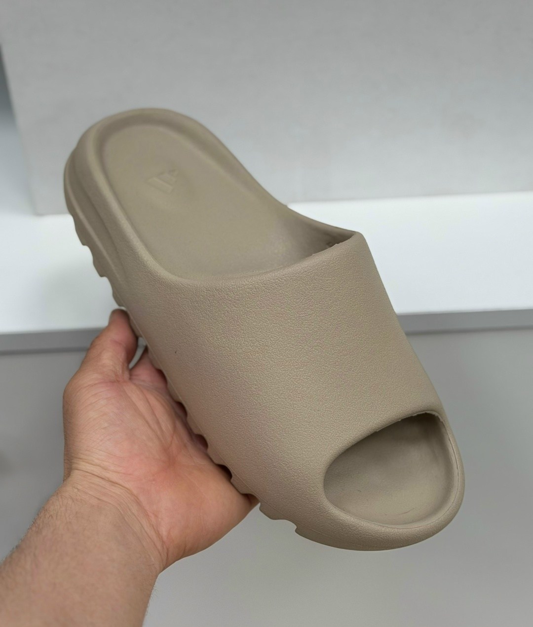 adidas yeezy slide,adidas yeezy slide pure,шлепанцы yeezy,сланцы adidas yeezy slide,шлепанцы adidas yeezy slide