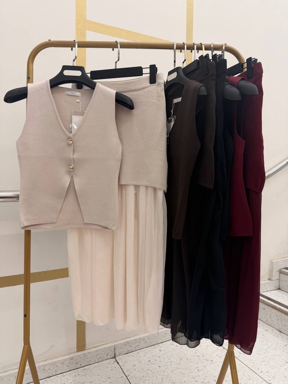 костюм с плиссированной юбкой,вечерний костюм с юбкой,жилет и юбка,женские наряды,костюм с юбкой