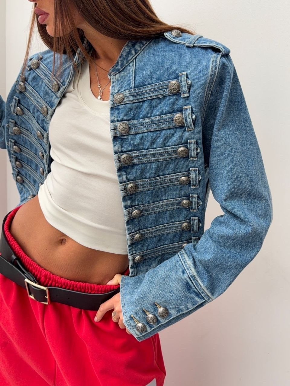 джинсовая куртка,укороченная джинсовая куртка,укороченная джинсовая куртка versace,мода стиль