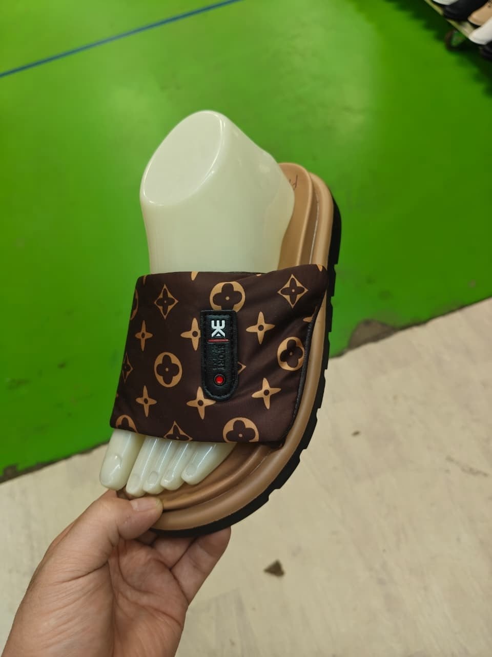 ,луи виттон шлепки женские,тапочки луи виттон мужские,женские шлепанцы,модные тапочки