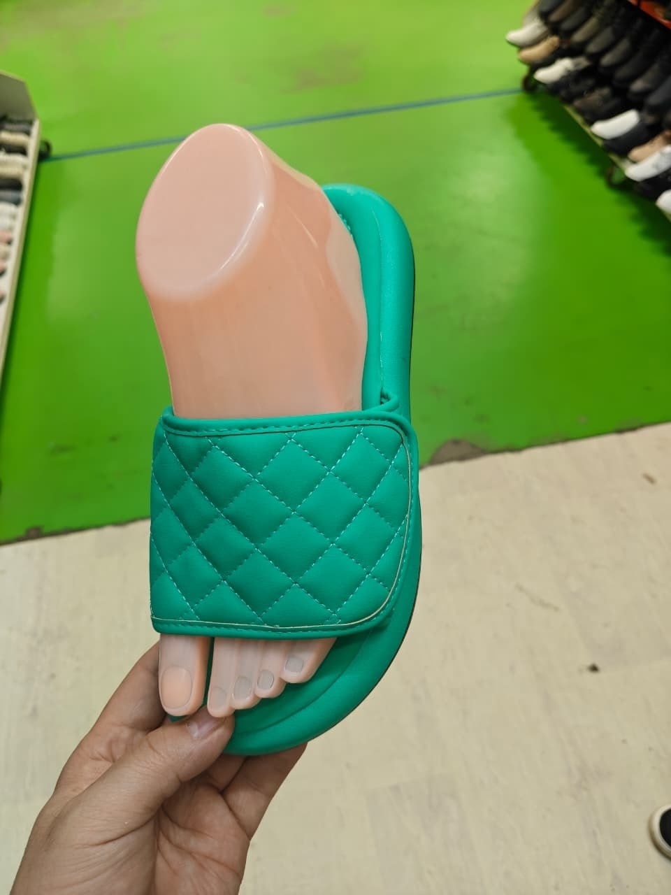 ,луи виттон шлепки женские,тапочки луи виттон мужские,женские шлепанцы,модные тапочки