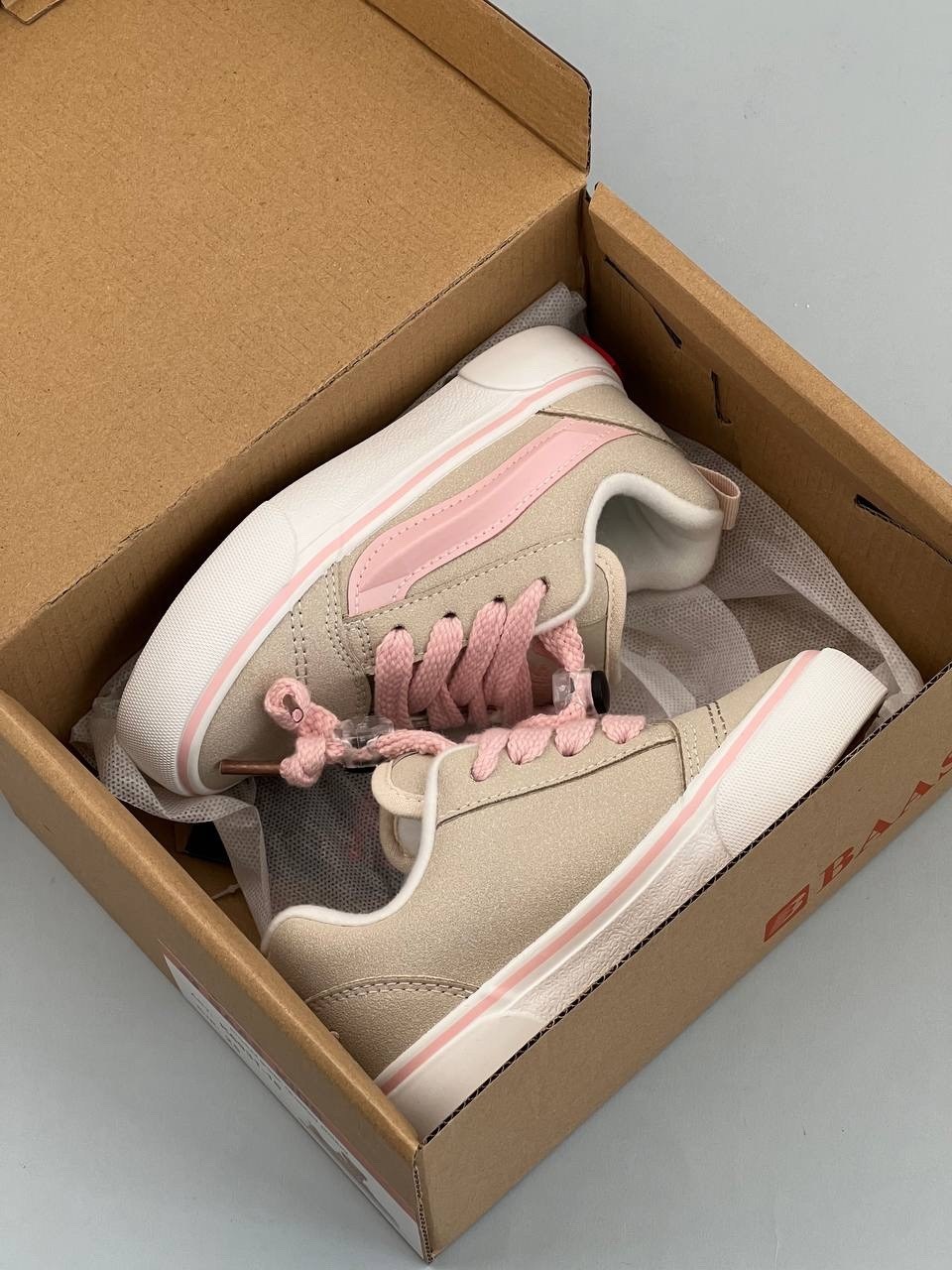 ,женские кроссовки,розовые кроссовки,кроссовки модные,спортивная