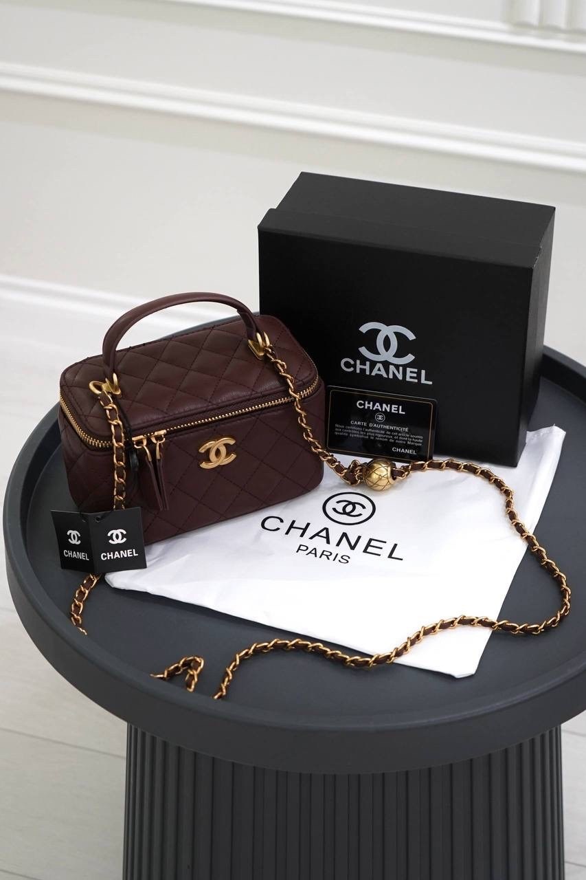 сумка chanel с зеркальным белым цветом,сумка женская chanel,сумка chanel,косметичка chanel,косметичка шанель белая