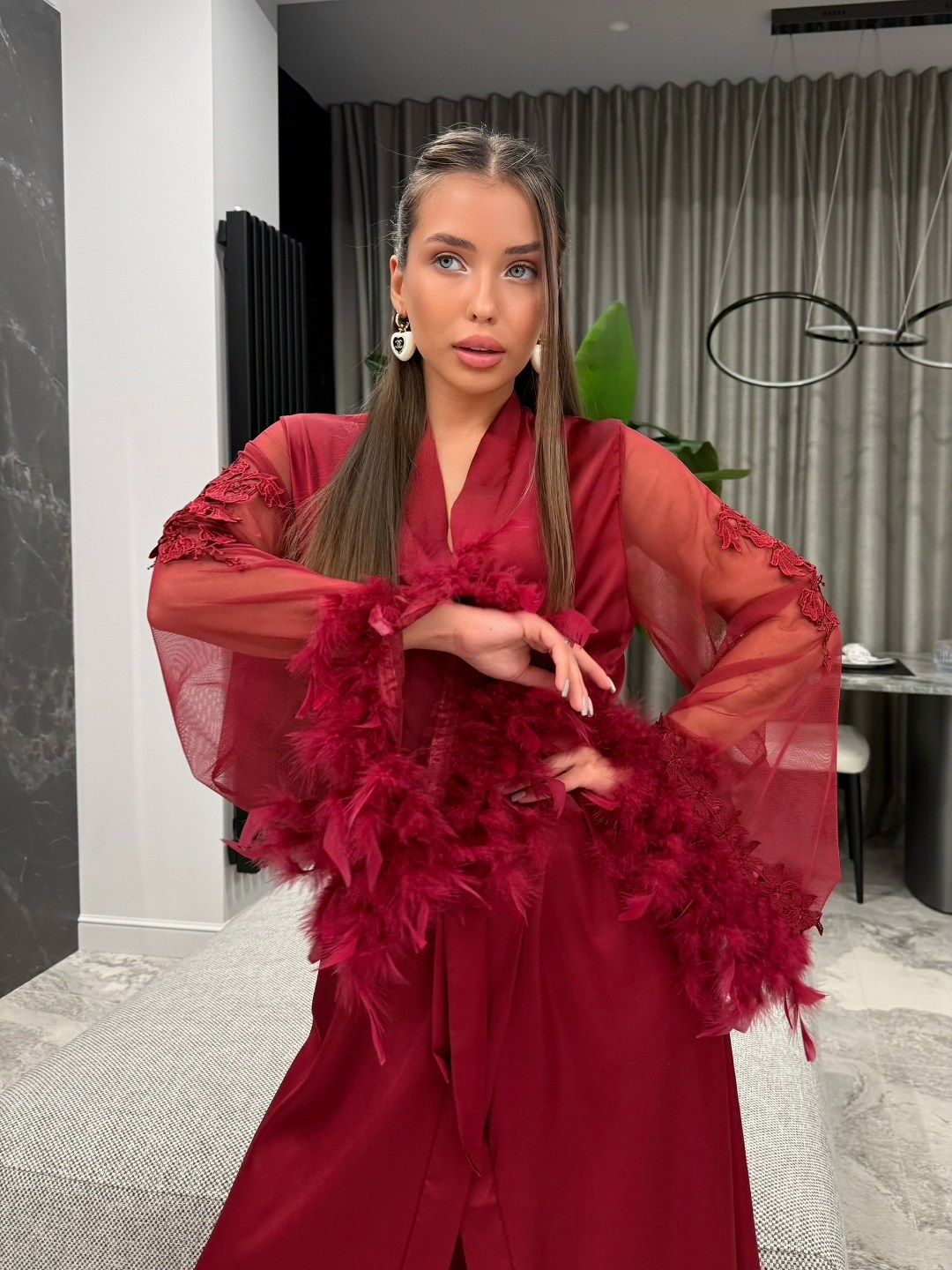 халат с перьями,халат женский шелковый,длинный халат с перьями,шелковый халат,халат женский