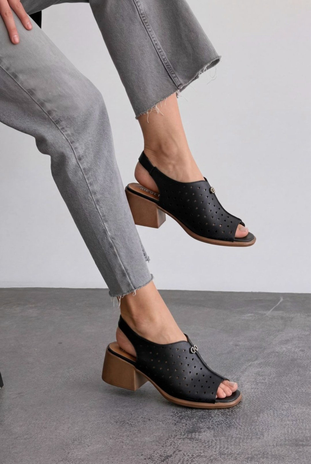 женские босоножки,босоножки на каблуках,сандалии на каблуке,высокие босоножки,черные босоножки