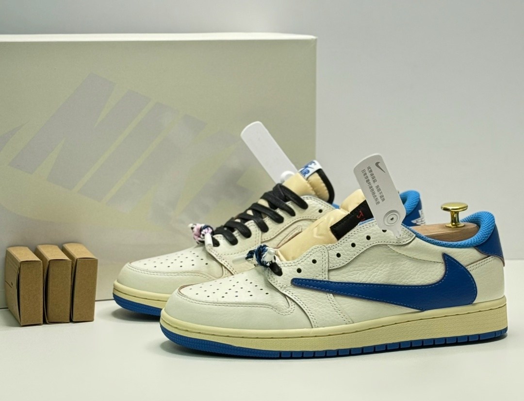 nike air jordan 1 low travis scott,air jordan 1 low travis scott,кроссовки nike air jordan 1 low & travis scott,nike travis scott x air jordan 1 low,air jordan 1 low